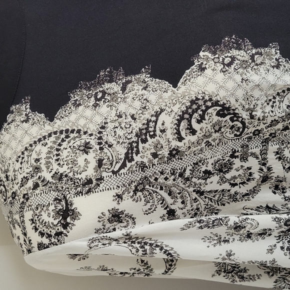 Black and White Paisley Print Shift Dress - Picture 4 of 12